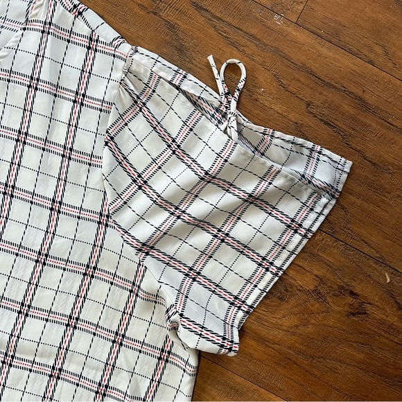 Plus size Wmns blouse bundle of 2 Flowy patterned plaid & sleeveless floral 4xlg - Picture 3 of 16